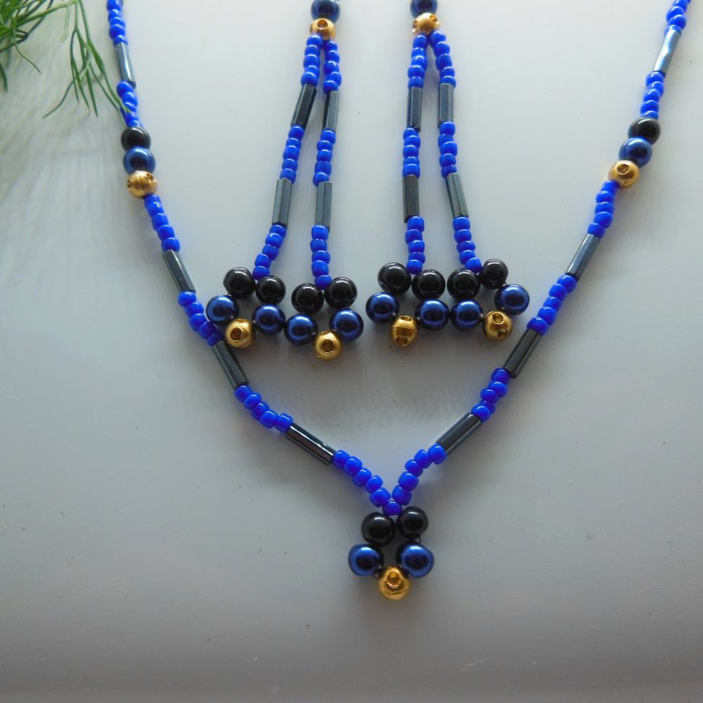 Handmade Set Earrings and Necklace - very delicate pattern